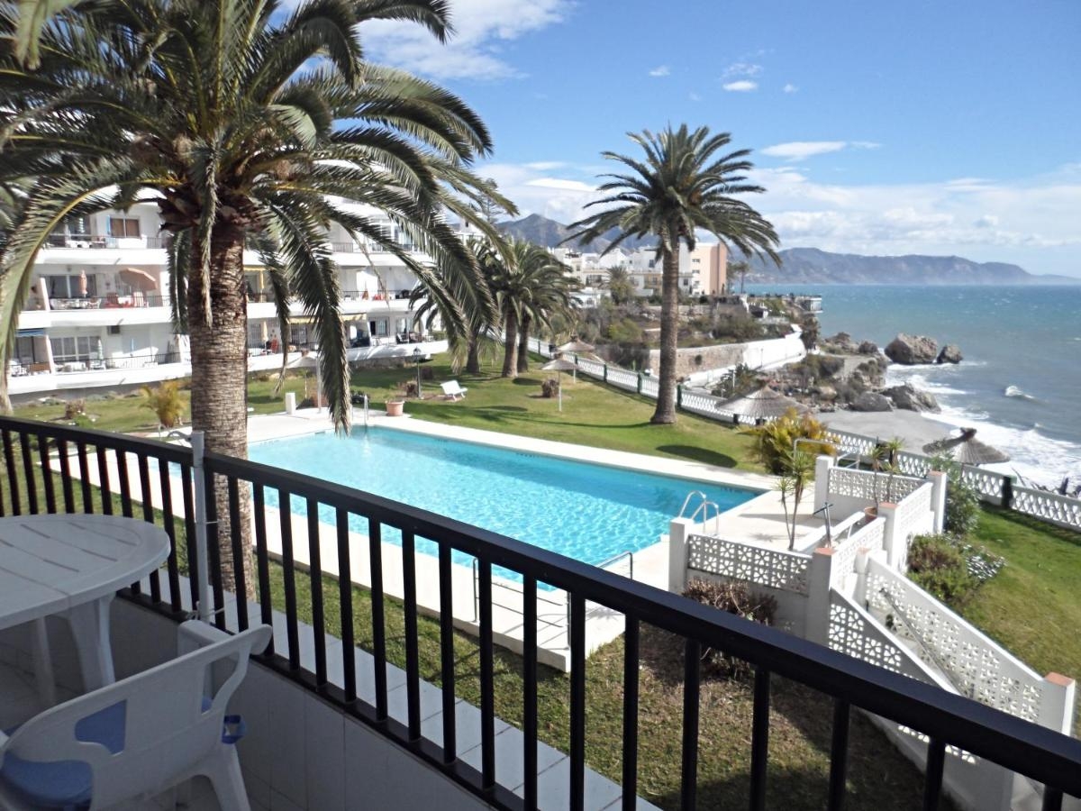 Acapulco Playa apartments Nerja